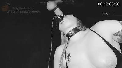 குளோரிஹோலில் சரியான மார்பகங்களுடன் அழகான பெண்